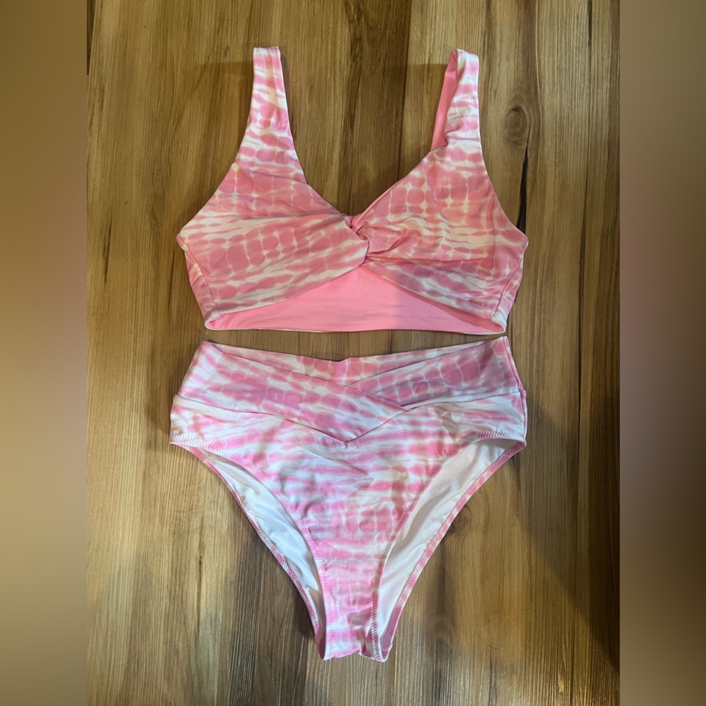 Like new pink high waisted bikini from Victoria’s Secret in size XL.